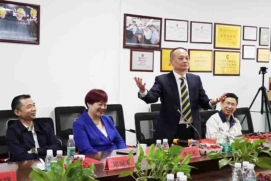 香港鑄造業(yè)總會(huì)總理事會(huì)成員蒞臨巨高機(jī)床指導(dǎo)工作(圖2) 香港鑄造業(yè)總會(huì)總理事會(huì)成員蒞臨巨高機(jī)床指導(dǎo)工作(圖2)