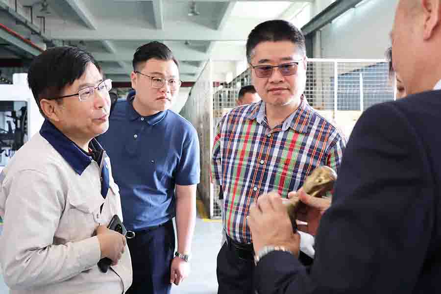 香港鑄造業(yè)總會(huì)總理事會(huì)成員蒞臨巨高機(jī)床指導(dǎo)工作(圖5) 香港鑄造業(yè)總會(huì)總理事會(huì)成員蒞臨巨高機(jī)床指導(dǎo)工作(圖5)